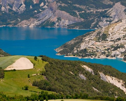 Parapente en Hautes-Alpes : volez au-dessus des paysages alpins