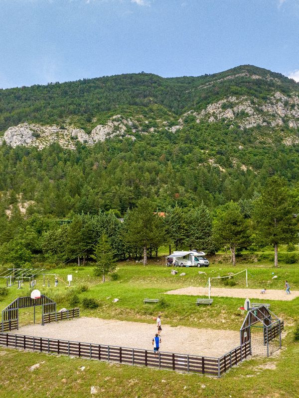 camping serres terrains de sport